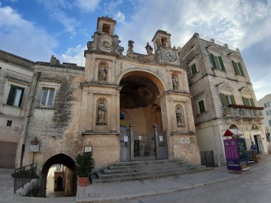 Matera, Basilicata, İtalya - 3 Kasım 2019: Rönesans tarzında 18. yüzyıl Palazzo del Sedile cephesi