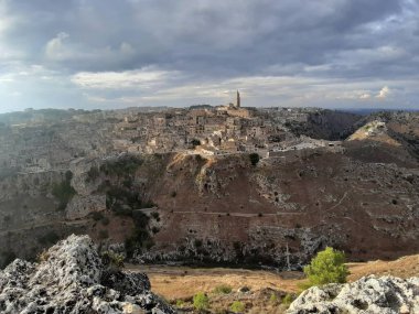 Matera, Basilicata, İtalya - 1 Kasım 2019: Murgia Timone Belvedere Panorama