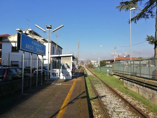 Benevento Campania Itália Dezembro 2017 Pequena Estação Ferroviária Perto Arco — Fotografia de Stock