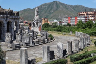 Santa Maria Capua Vetere, Campania, İtalya - 22 Mayıs 2020: Capuan Amfitiyatrosu olarak da bilinen Campano, ikinci yüzyılda sadece Roma 'daki Kolezyum' dan sonra inşa edilmiştir.