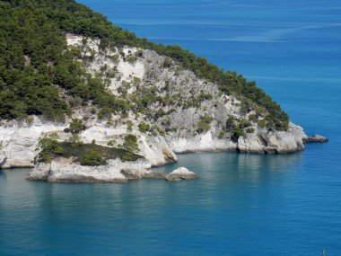 Pugnochiuso, Puglia, İtalya - 5 Ekim 2019 Pugnochiuso Körfezi manzarası