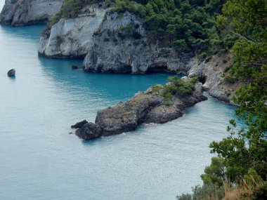 Portogreco, Puglia, İtalya - 5 Ekim 2019: Torre dell 'Aglio' dan Portogreco Körfezi 'nin panoramik manzarası