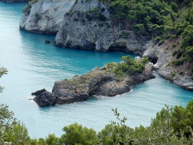 Portogreco, Puglia, İtalya - 5 Ekim 2019: Torre dell 'Aglio' dan Portogreco Körfezi 'nin panoramik manzarası