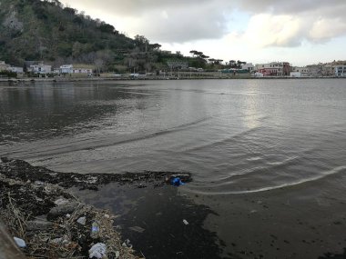 Bacoli, Campania, İtalya - 1 Mart 2019: Miseno Gölü kıyılarının ayrıntıları