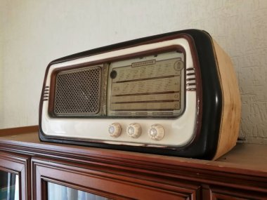 Santa Maria di Leuca, Lecce, Puglia, Italia  27 agosto 2019: Radio vintage Magnadyne