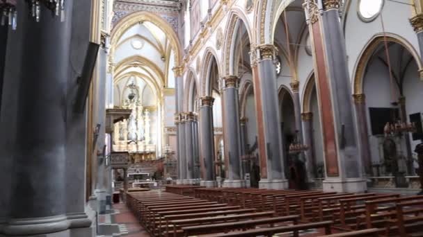 Napoli - Panoramica della chiesa di San Domenico Maggiore — Video Stock