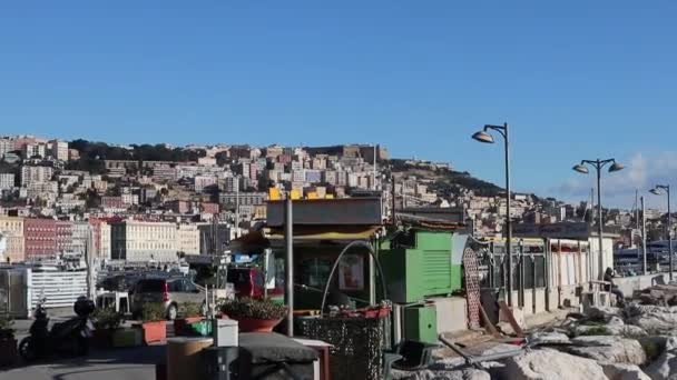 2021年1月26日 意大利坎帕尼亚那不勒斯 从Mergellina港码头俯瞰那不勒斯湾 — 图库视频影像