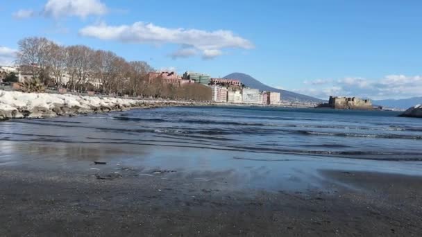 Napoli - Panoramica dalla spiaggia del lungomare Caracciolo — Video Stock