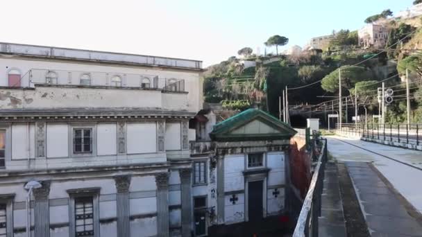 Napoli - Panoramica della Chiesa di Santa Maria di Piedigrotta dalla stazione — Wideo stockowe