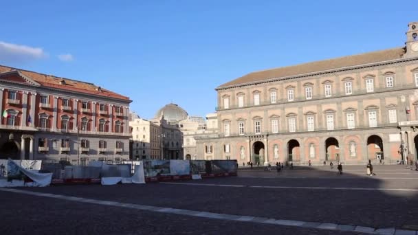 Neapel - Panoramica di Palazzo Reale da Piazza Plebiscito — Stockvideo