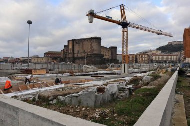 Napoli, Campania, İtalya - 4 Şubat 2021: Stazione Marittima Terminalinde inşaat alanı