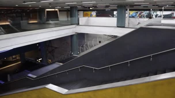 Napoli - Panoramica della metro Vanvitelli — Stok video