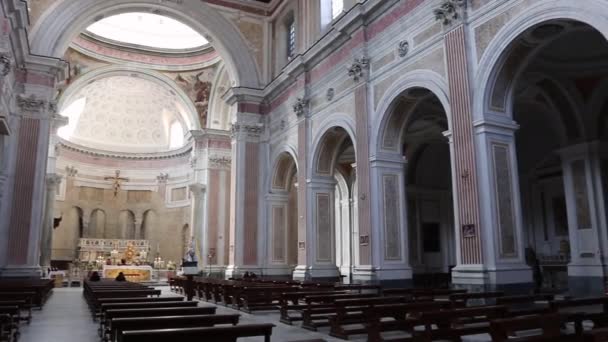 Napoli - Panoramica della Chiesa San Giovanni Maggiore — Vídeos de Stock