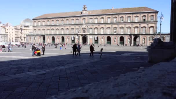 Napoli - Zaman aşımı di Piazza Plabiscito a Carnevale — Stok video