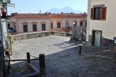 Napoli, Campania, İtalya - 16 Şubat 2021: Antonio Serra Teknik Ticaret Enstitüsü Corso Vittorio Emanuele