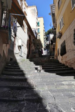 Napoli, Campania, İtalya - 16 Şubat 2021: Corso Vittorio Emanuele 'yi Vomero' ya bağlayan Salita del Petraio