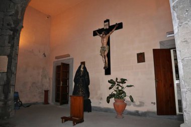 Napoli, Campania, İtalya - 26 Şubat 2021: 12. yüzyıl kilisesi San Giovanni 'nin Sant' Eligio Maggiore Kilisesi 'nin bir bölümünü oluşturmasına adanmıştır.