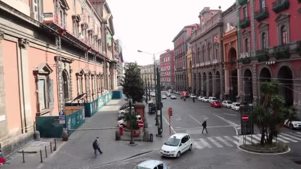 Neapel - Panoramica dell 'incrocio di Piazza Museo — Stockvideo