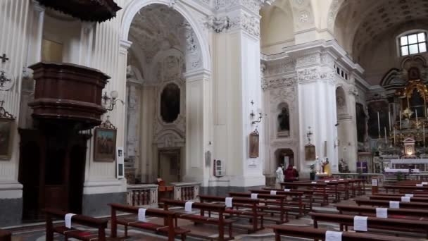 那不勒斯- Panoramica dell'interno della Chiesa di Sant'Agostino degli Scalzi — 图库视频影像