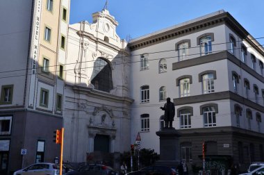 Napoli, Campania, İtalya - 16 Şubat 2021: On sekizinci yüzyıl kilisesi San Pietro Martire da Verona 'ya adanmıştır, 13. yüzyılın sonunda Piazzetta Bonghi' de kurulmuştur.