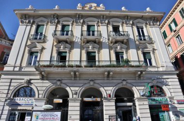 Napoli, Campania, İtalya - 26 Ocak 2021: Mergellina tren istasyonu 20. yüzyılın başında kuruldu