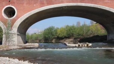 Benevento - Panoramica del Ponte Calore dall'alveo