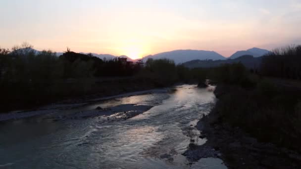 Benevento - Zeitraffer del Fiume Sabato al tramonto dal Ponte Leproso — Stockvideo