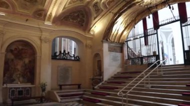 Napoli - Panoramica della cripta della Basilica di Santa Maria della Sanit