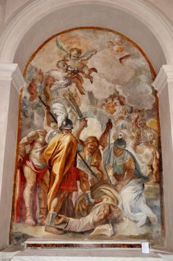 Napoli, Campania, İtalya - 9 Nisan 2021: 17. yüzyıl freskleri Santa Maria della Sanit Bazilikası 'nın sunağının üzerinde ressam Bernardino Fera tarafından resmedilmiş ve Şehitlerin Hikayeleri' nin betimlenmiştir.