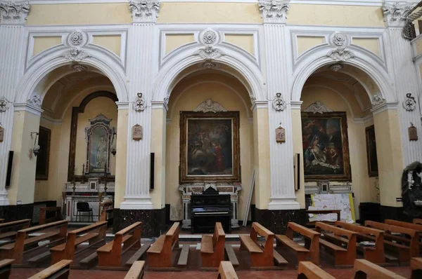 イタリア カンパニア州ナポリ2021年4月9日サン セヴェロ フオリ ムーラ16世紀の大聖堂の内部 別名サン セヴェロ アッラ サニット — ストック写真