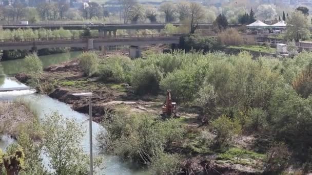 Benevento - Panoramica del Fiume Calore durante la pulizia dellalveo — 비디오