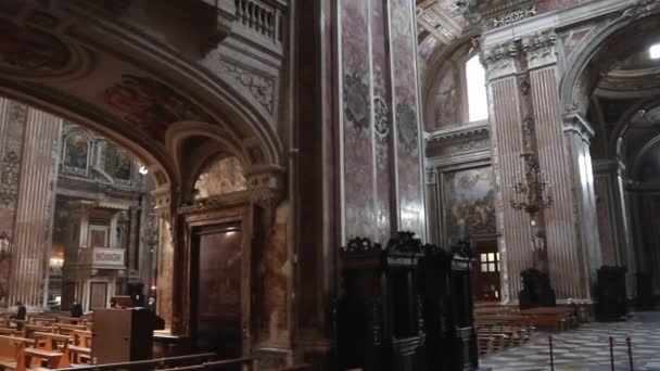 Napoli - Panoramica della Chiesa del Ges LiguNuovo dalla navata sinistra — Video Stock