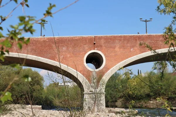 Benevento Campania Talya Nisan 2021 Calore Nehri Yatağından Vanvitelli Köprüsü — Stok fotoğraf