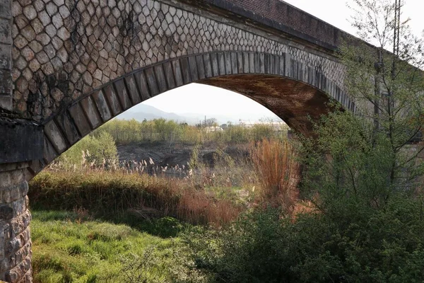 Benevento Campania Aprile 2021 Veduta Del Ponte Ferroviario Sul Fiume — Foto Stock