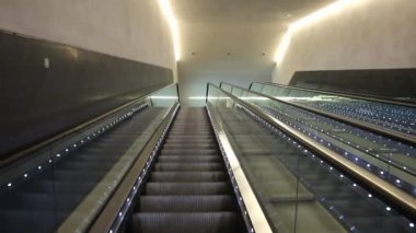 Napoli - Stazione Municipio dalla scala mobile in salita