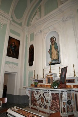 Napoli, Campania, İtalya - 29 Nisan 2021 Via San Carlo alle Mortelle 'deki San Carlo Borromeo' ya adanmış 17. yüzyıl kilisesinin içi