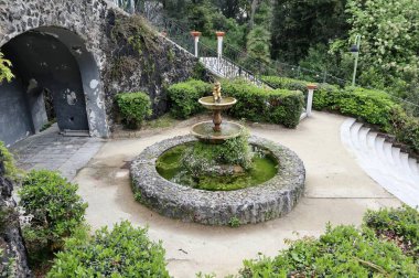 Napoli, Campania, İtalya - 29 Nisan 2021: Martina Seramik Müzesi Dükünün Villa Floridiana 'daki konutu