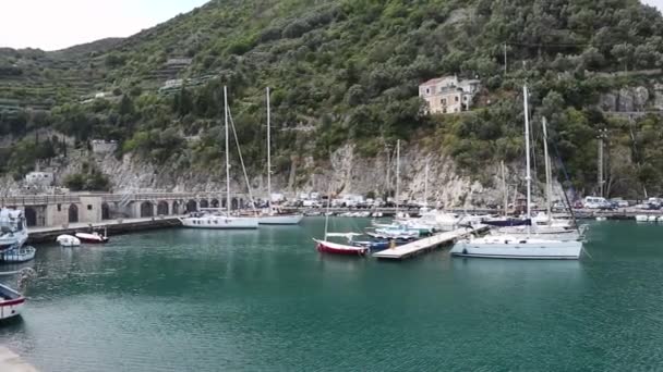 Cetara - Panoramica del porto dal pontile — Stockvideo