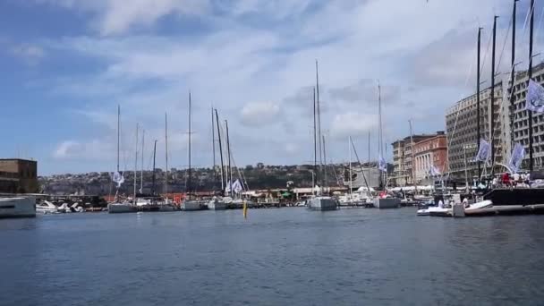 Napoli - Panoramica dalla barca del Porticciolo di Santa Lucia — Αρχείο Βίντεο