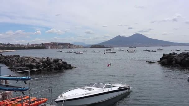Napoli - Panoramica costiera dalla Fontana del Sebeto — Stock video