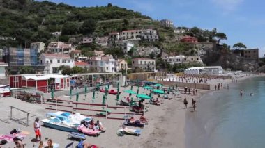 Erchie - Panoramica della spiaggia dalla scogliera