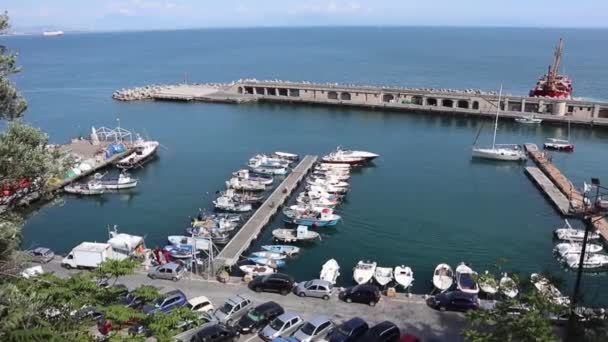 Cetara - Panoramica del porto dalla strada costiera — Stock Video