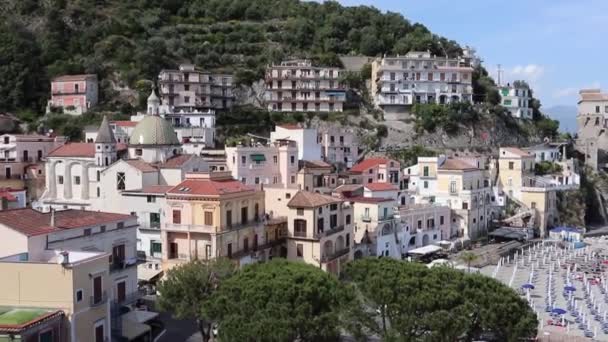 Cetara - Panoramica del borgo dalla strada costiera — Stockvideo