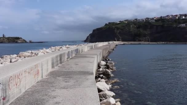 Monte di Procida - Panoramica del Porto di Acquamorta dal molo sopraflutto — Stockvideo