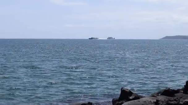 Озил ди Просида - Озил delle navi in transito al largo di Feld di Procida — стоковое видео