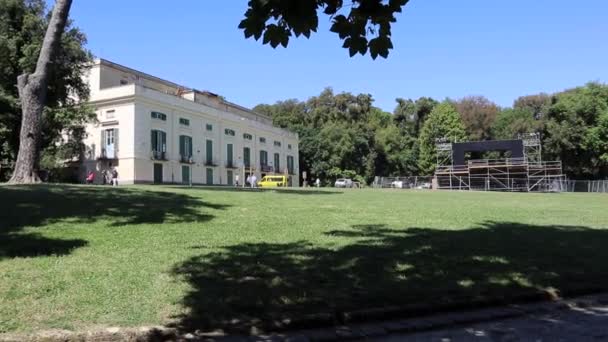 Napoli - Panoramica dell'Istituto scolastico nel Real Bosco di Capodimonte — Stock video