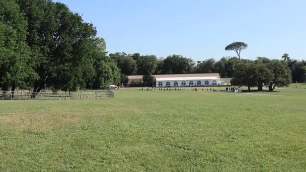 Napoli - Centro Vaccinale Covid 19 al Real Bosco di Capodimonte — Stockvideo