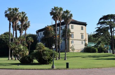 Napoli, Campania, İtalya - 3 Haziran 2021: Real Bosco di Capodimonte 'deki Palazzo dei Principi