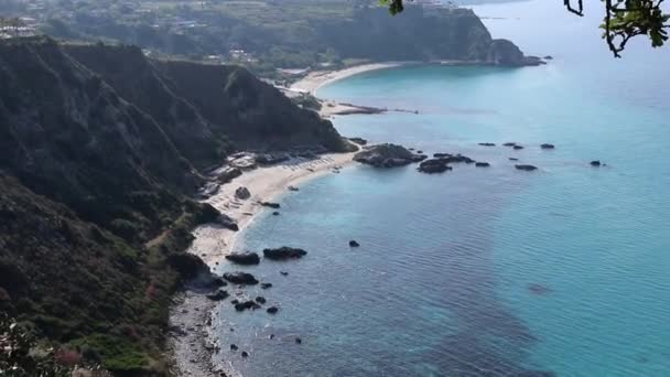 Capo Vaticano - Panoramica delle spiagge di Grotticelle dal belvedere — Stok video