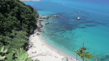 Parghelia - Panoramica della spiaggia dalla scalinata di accesso